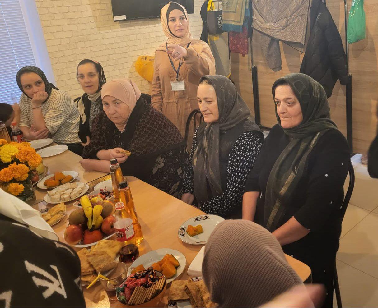 Психолог Шихшабекова Муршидат медсестра-сиделка Алгасанова Марина провели замечательное мероприятие в честь Дня матери.